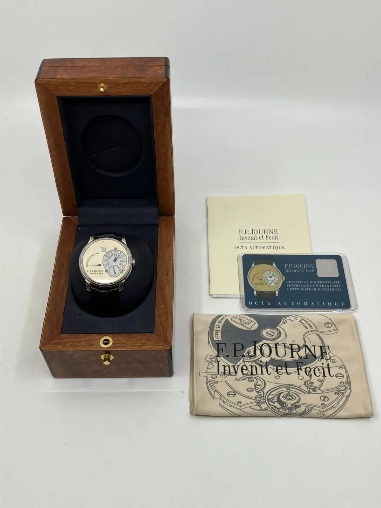 photo boite et papiers montre Journe