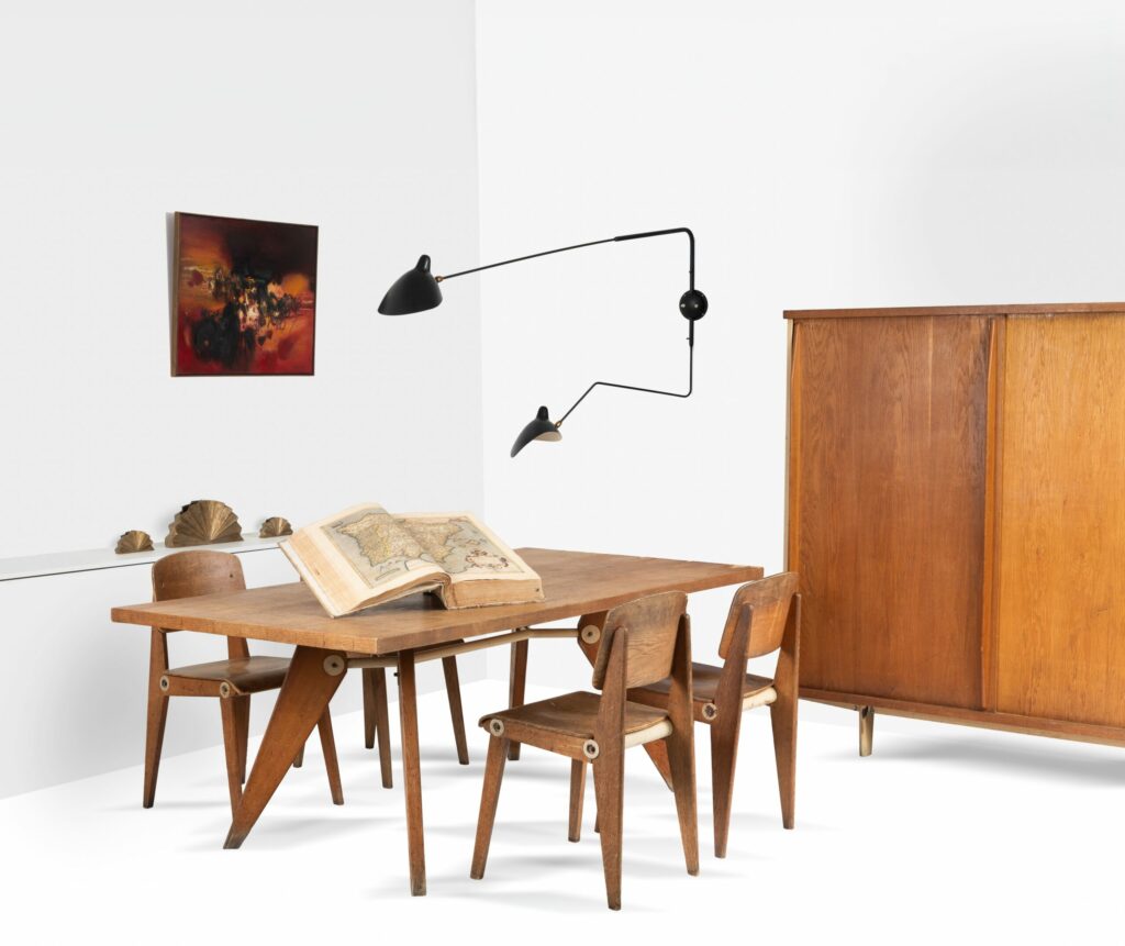Ensemble Jean Prouvé vendu par NEO Enchères